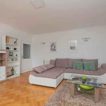 Jakov I Filip Villa *