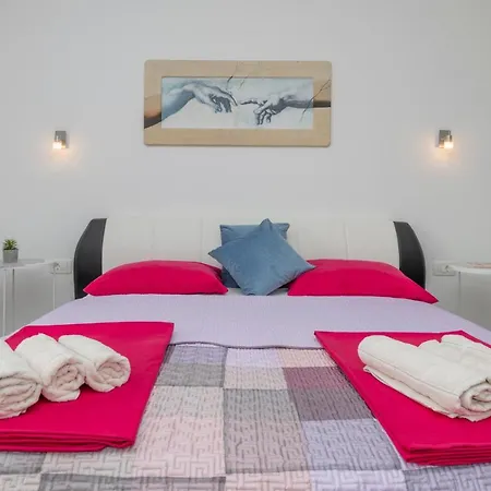 Jakov I Filip Βίλα