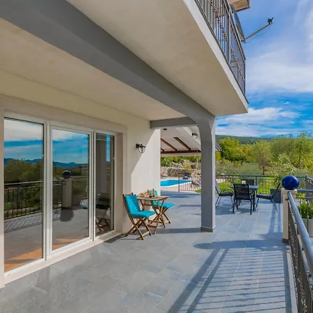 Jakov I Filip Villa *