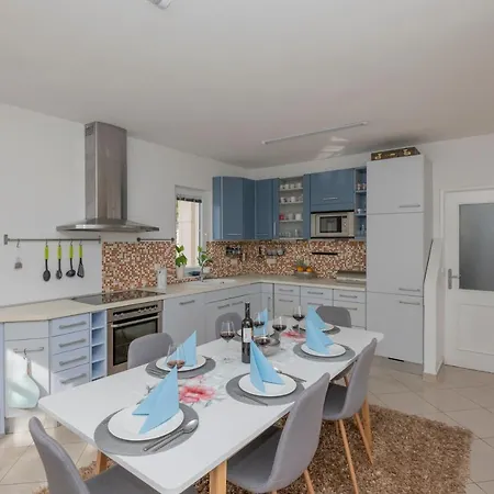 Villa Jakov I Filip Imotski