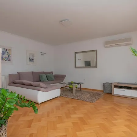 Jakov I Filip * Imotski