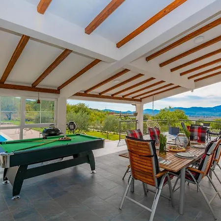 Jakov I Filip Villa *